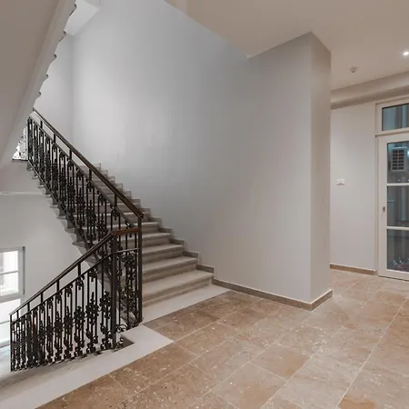 Elegance With Terrace- Ac- Ultra Wi-fi Apartment Trieste